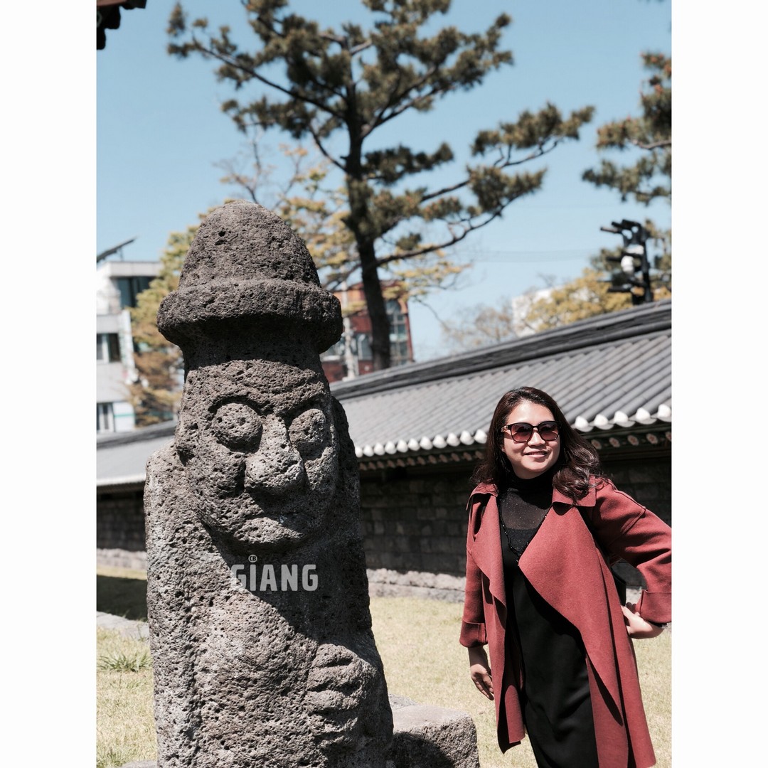 Tượng đá Hareubang trên đảo Jeju