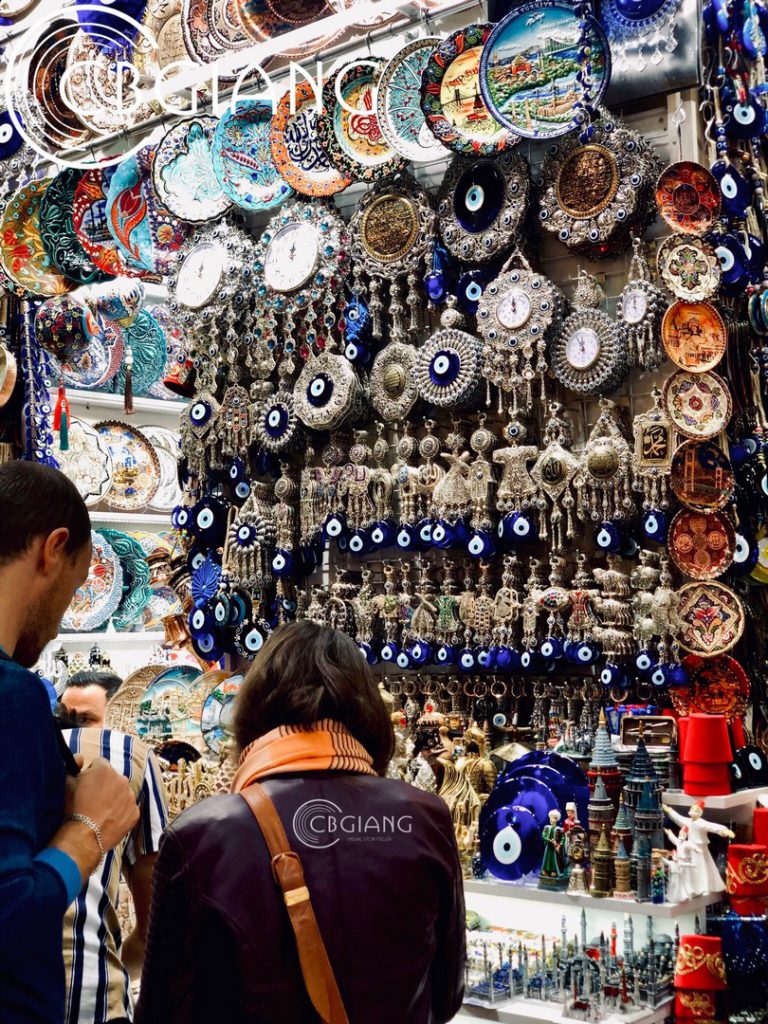 Quầy bán hàng lưu niệm ở Grand bazaar