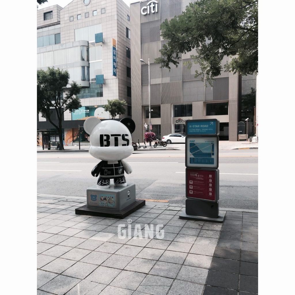 Tượng đại diện cho BTS tại phố thần tượng KPOP , Cheodamdong, Gangnam, Seoul